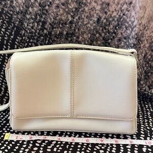 Vintage Liz Claiborne White Clutch Purse 👛